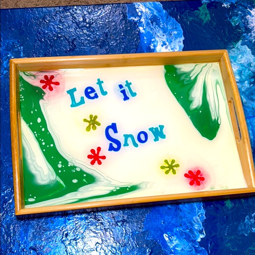 LG. SERVING TRAY Let it Snow' Design solid with handles
